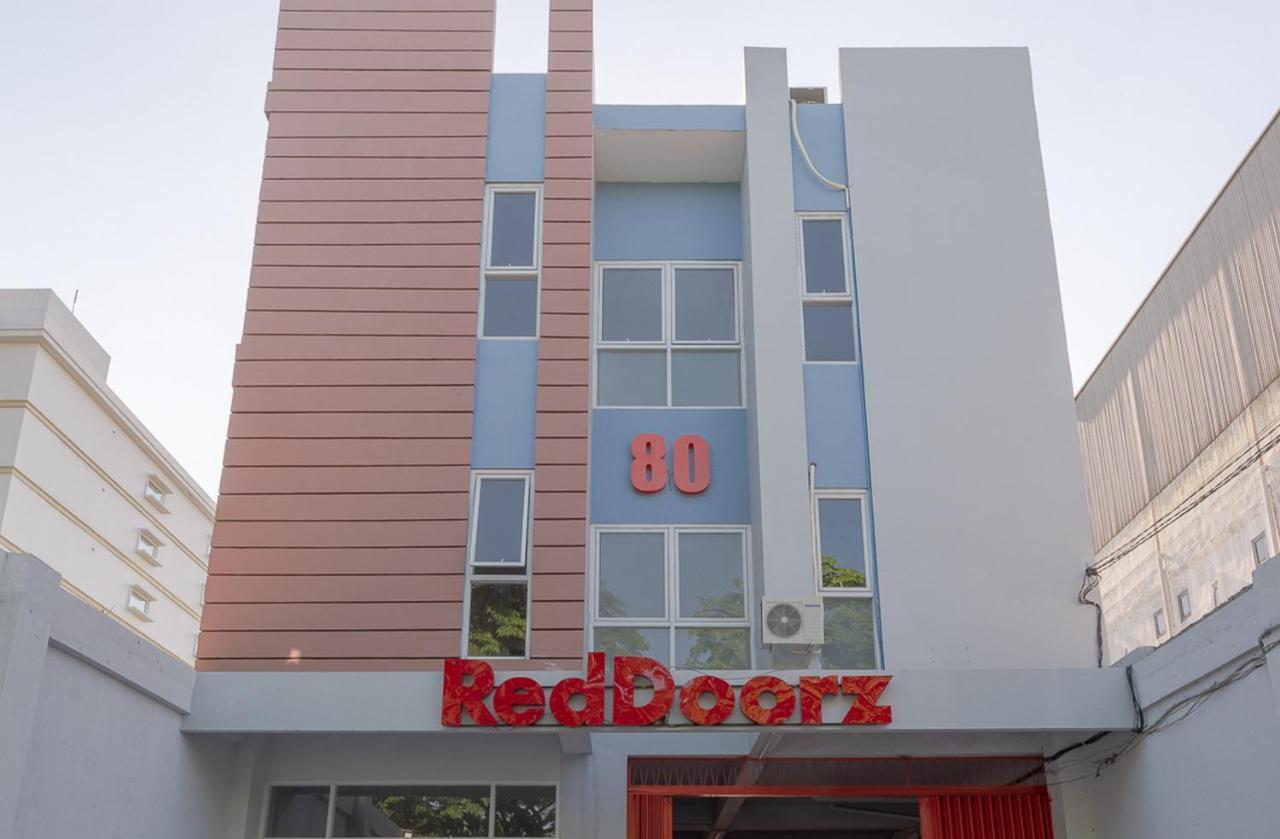 Reddoorz Plus Syariah @ Raya Nginden 2 Surabaya Exterior foto